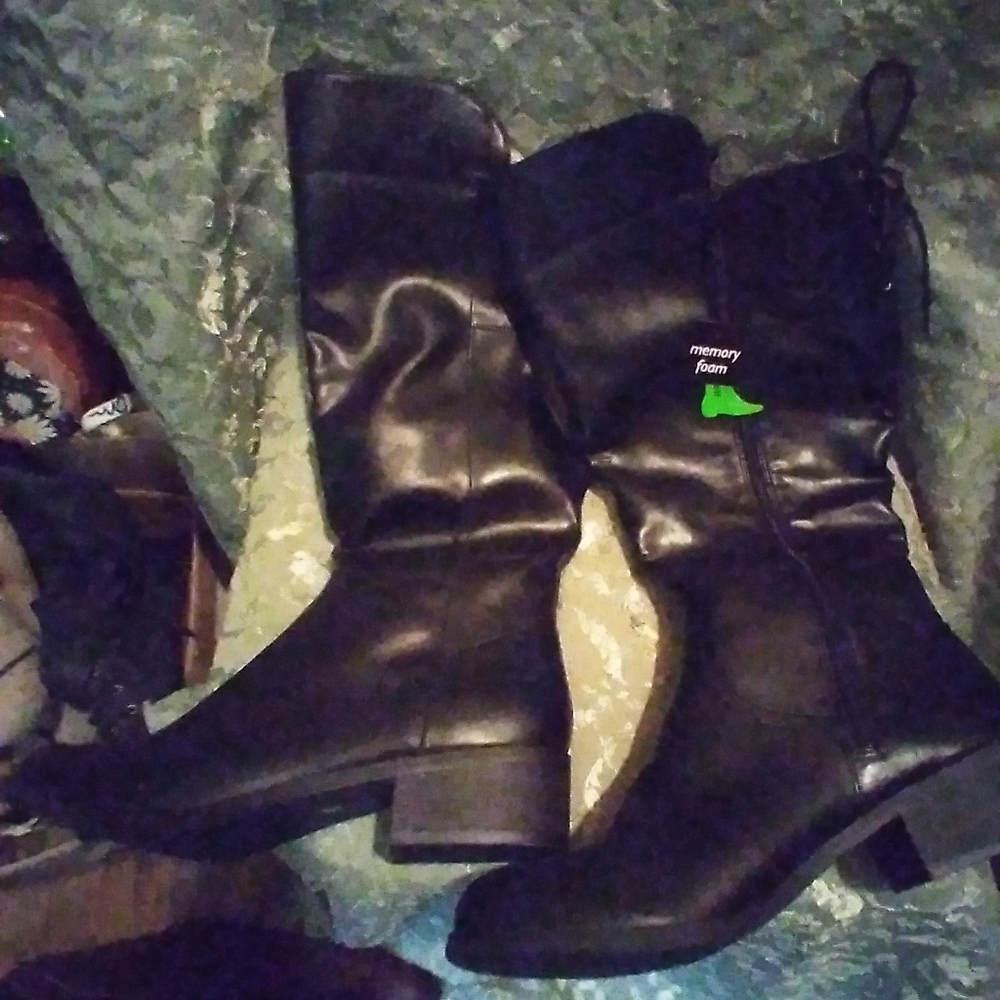 Womans knees high boots